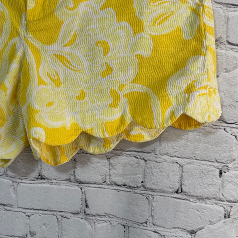 Lilly Pulitzer Yellow and White Scalloped Shorts - Picture 3 of 9